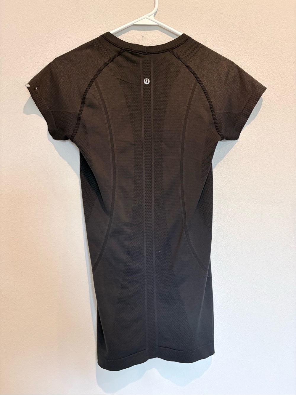Lululemon Seamless Athletic Top | Dark Brown | Short Sleeve Fitted Size 4/6 Est